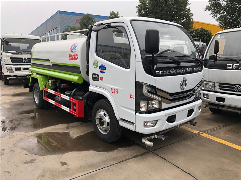 國(guó)六東風(fēng)小多利卡灑水車(chē)
