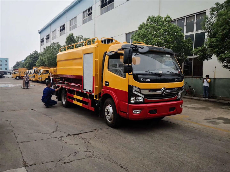 國(guó)六凱普特8方清洗吸污車(chē)